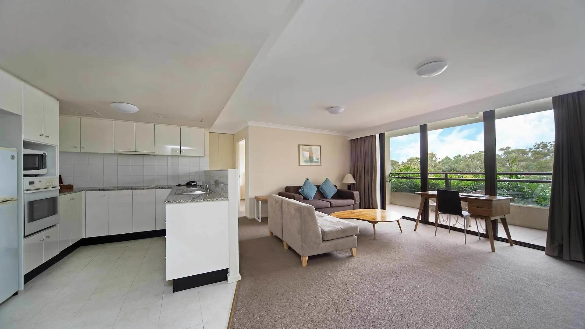 Breakfree Capital Tower Apartments Canberra Australia