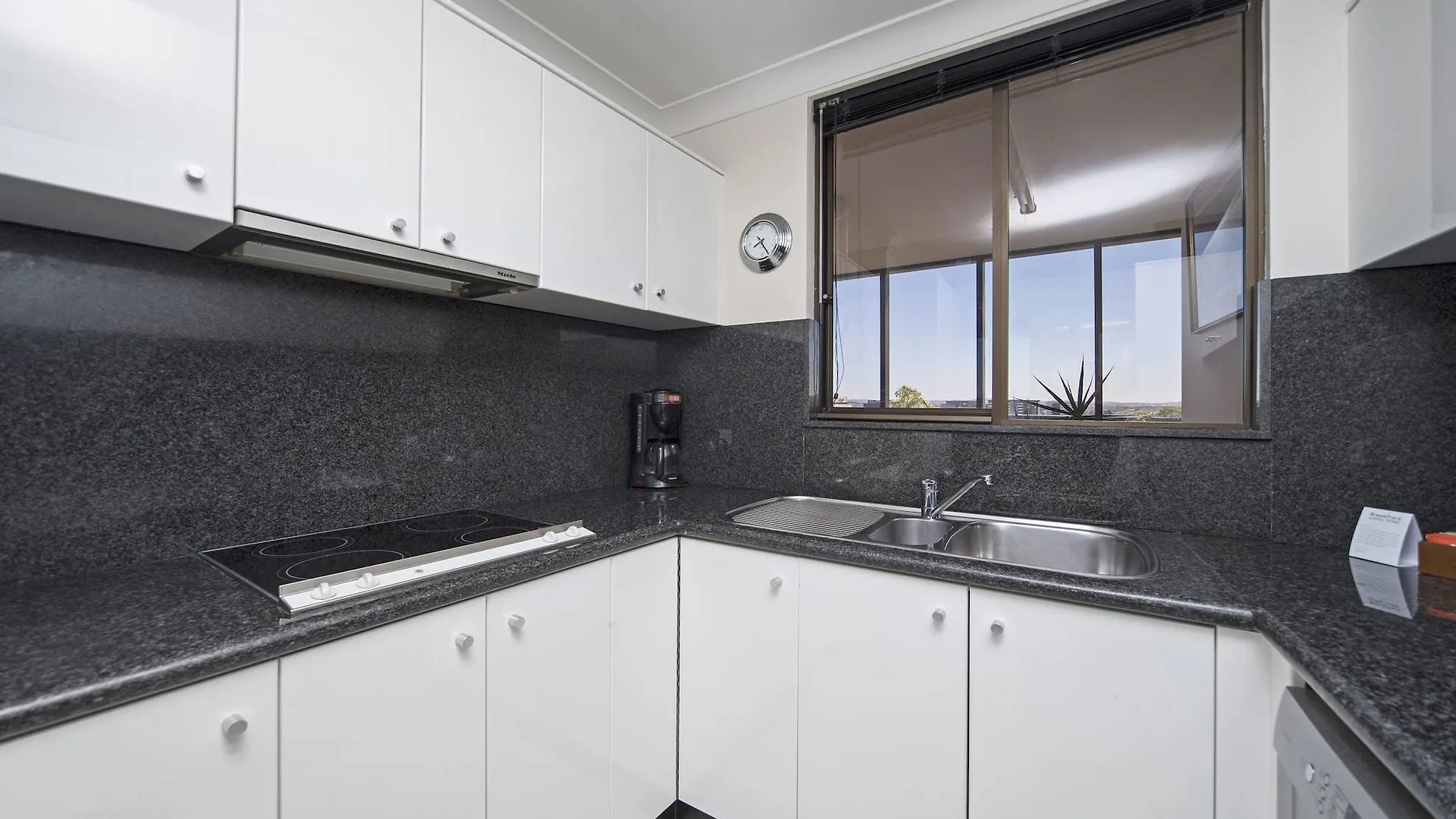 Breakfree Capital Tower Apartments Canberra Aparthotel